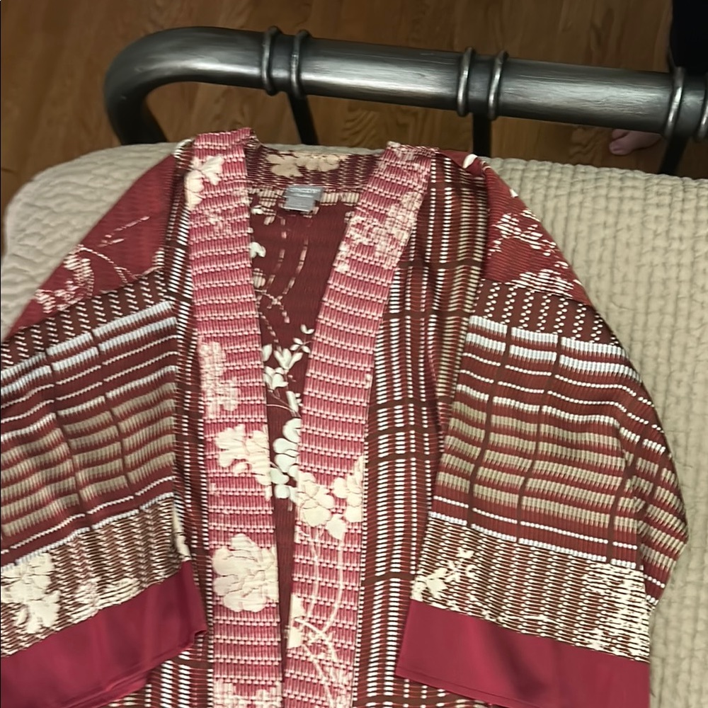 Red and Cream Patterned Kimono